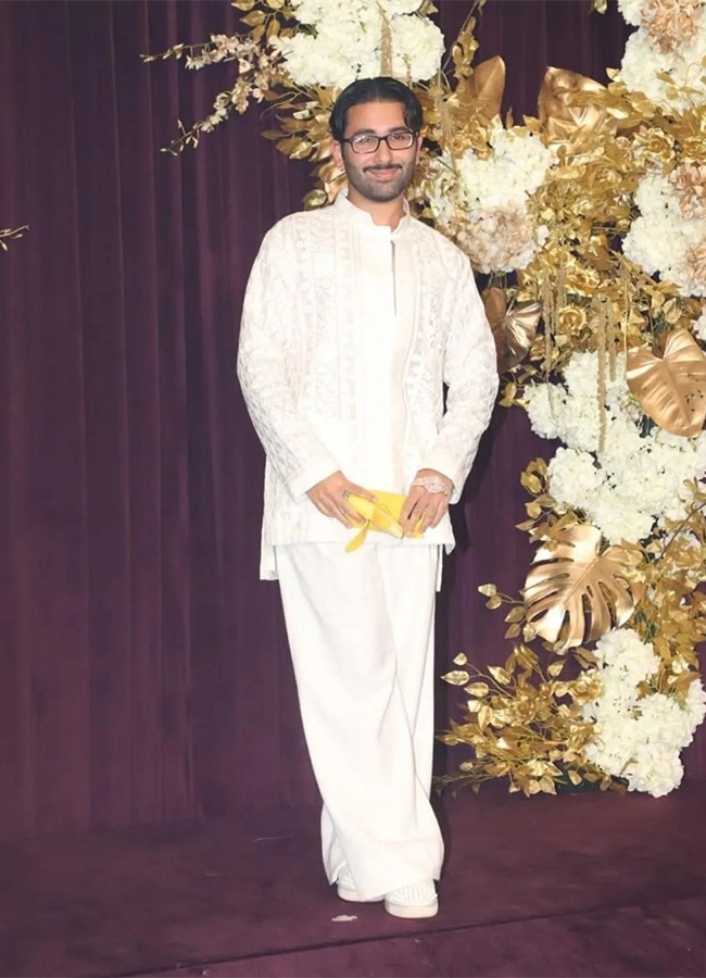 Diwali 2024 kicks off with Manish Malhotra annual party Photos30