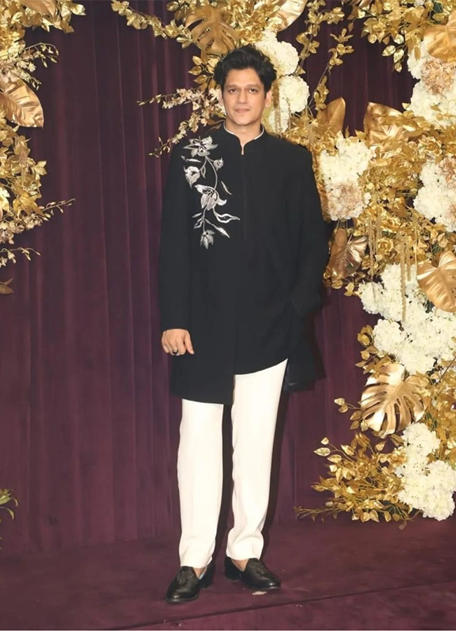 Diwali 2024 kicks off with Manish Malhotra annual party Photos32