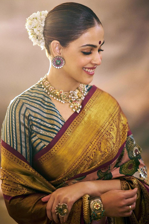 Actress Genelia Deshmukh shares beautifull pics as diwali vibes6