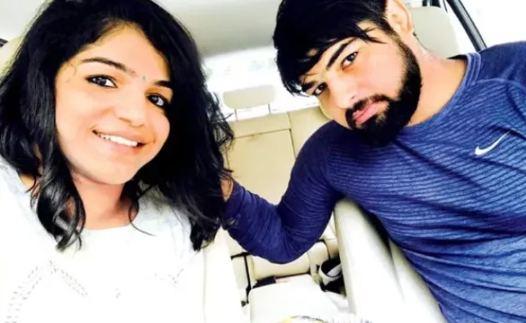 Interesting Facts About Wrestler Sakshi Malik Husband, Satyawart Kadian Photos5