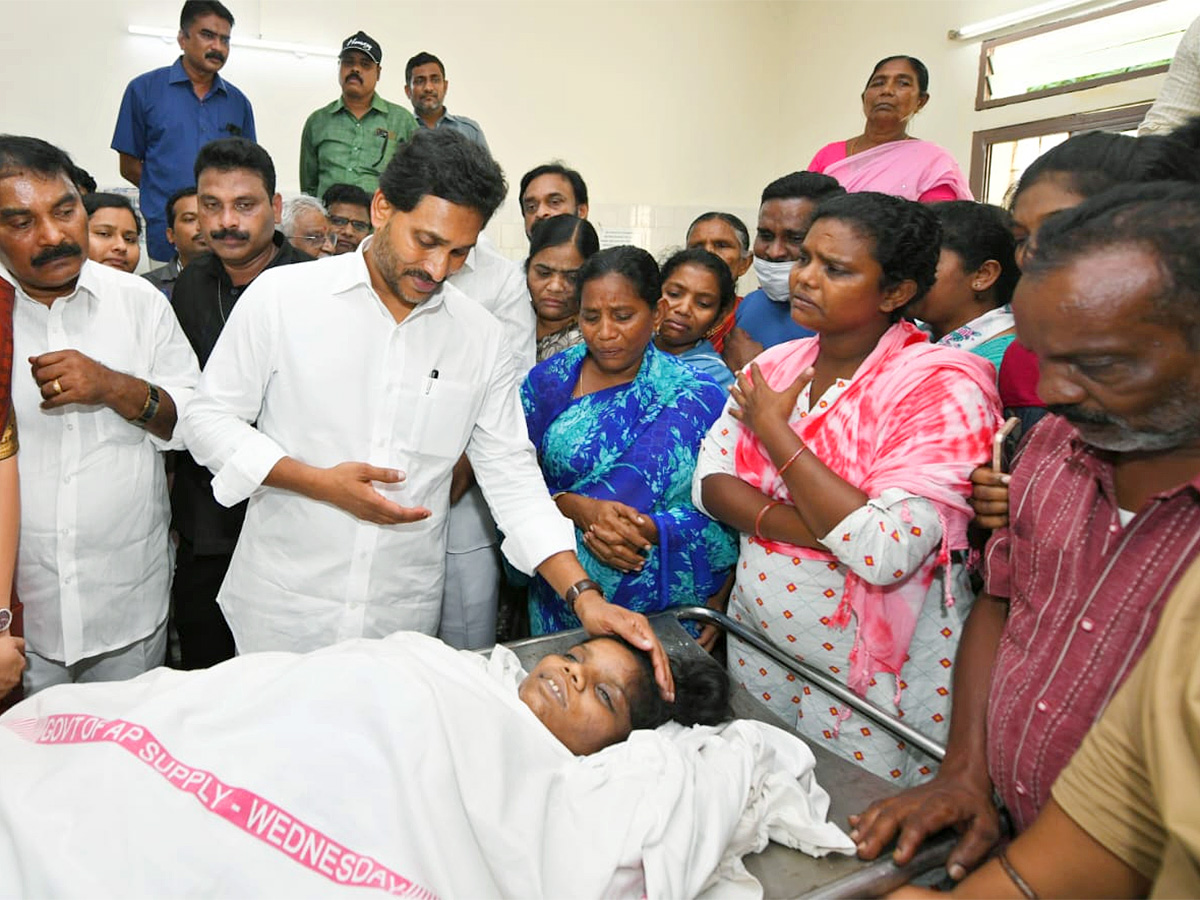 YSRCP Chief YS Jagan Mohan Reddy Consoles Sahana Family In Guntur; See Photos 14