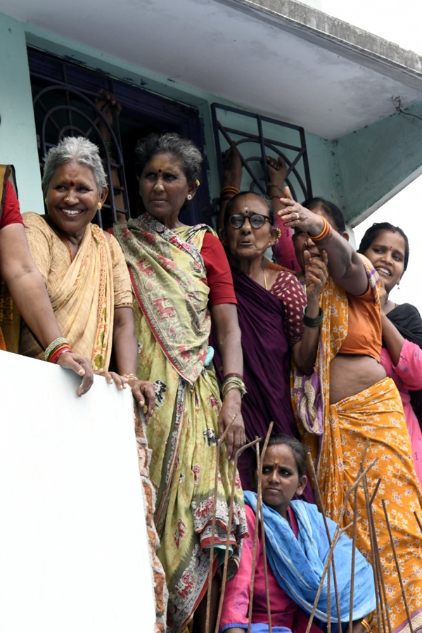 YS Jagan meets diarrhea victims in Gurla 10