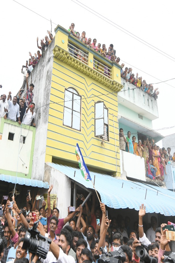 YS Jagan meets diarrhea victims in Gurla 12