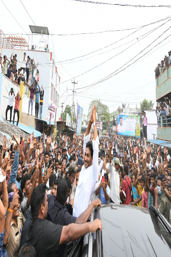 YS Jagan meets diarrhea victims in Gurla 14