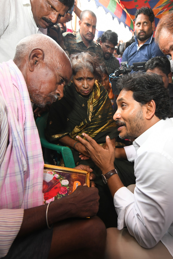 YS Jagan meets diarrhea victims in Gurla 5