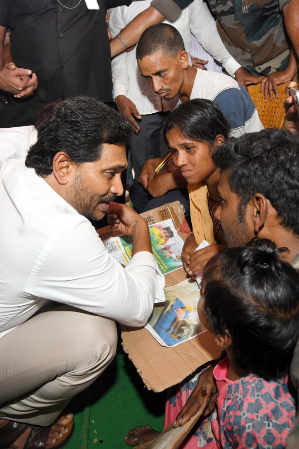 YS Jagan meets diarrhea victims in Gurla 7