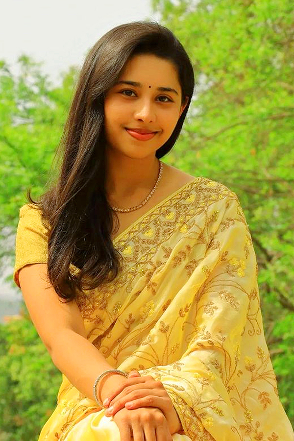 Actress Satya Krishnan Daughter As a Heroine Ananya Krishnan Photos Goes Viral in Social Media15