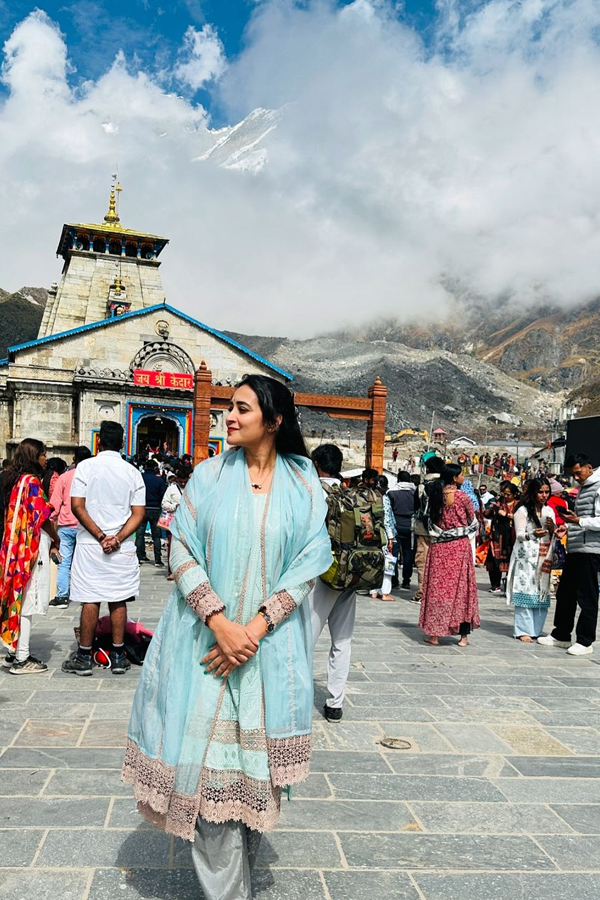 Actress Bhanu Sri Devotional Photos At Triyuginarayan Temple15