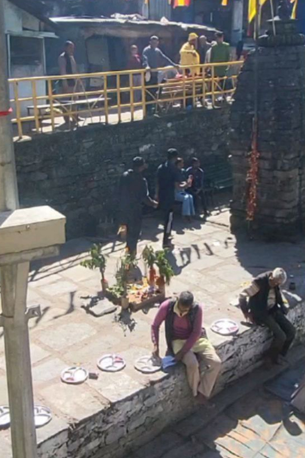 Actress Bhanu Sri Devotional Photos At Triyuginarayan Temple7