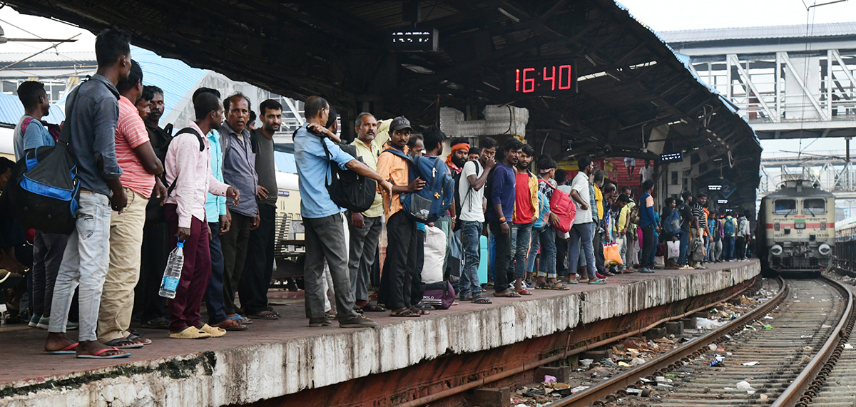 Cyclone Dana : 86 trains canceled passengers stranded13