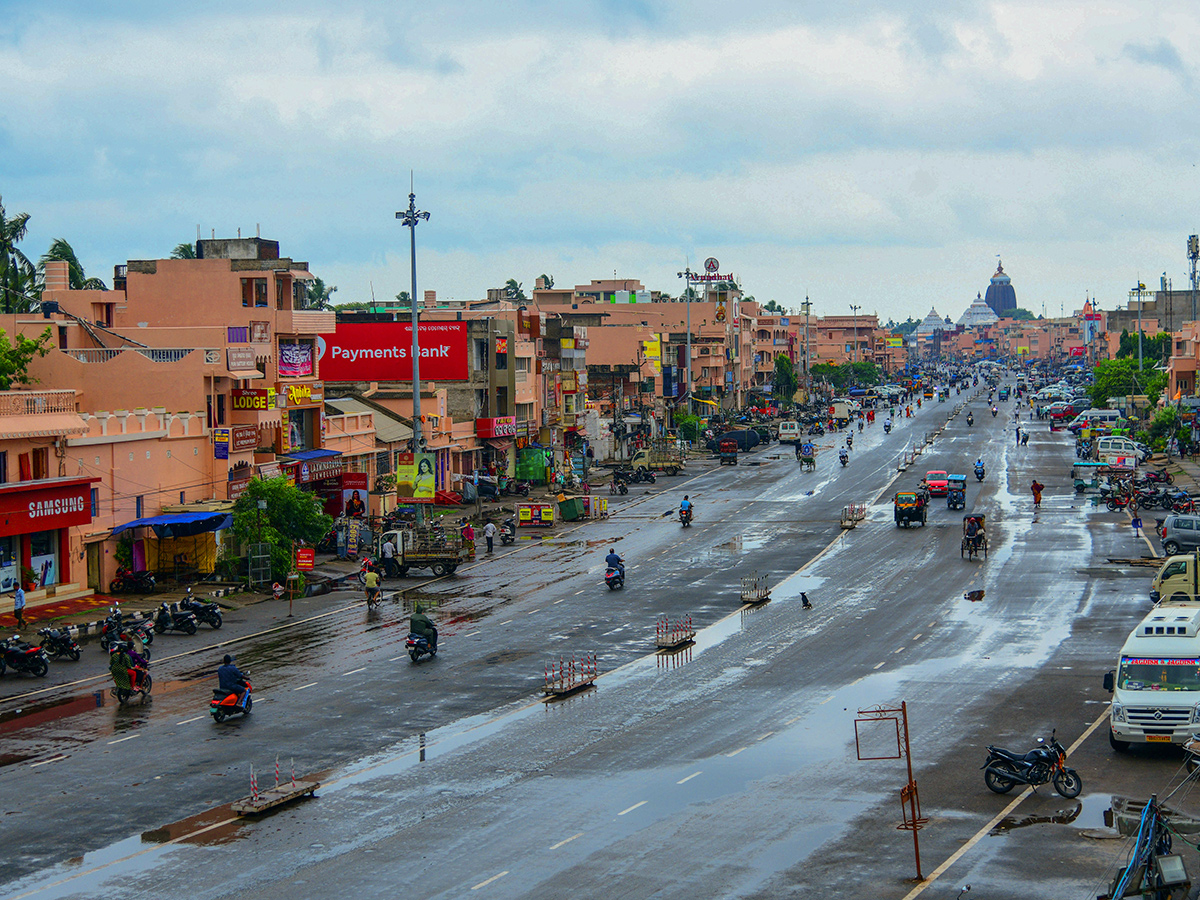 Cyclone Dana landfall Kolkata and Odisha Photos14