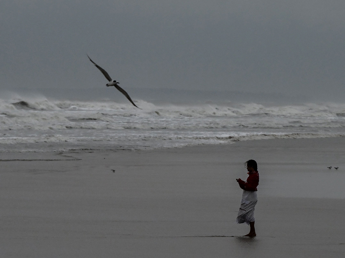 Cyclone Dana landfall Kolkata and Odisha Photos25