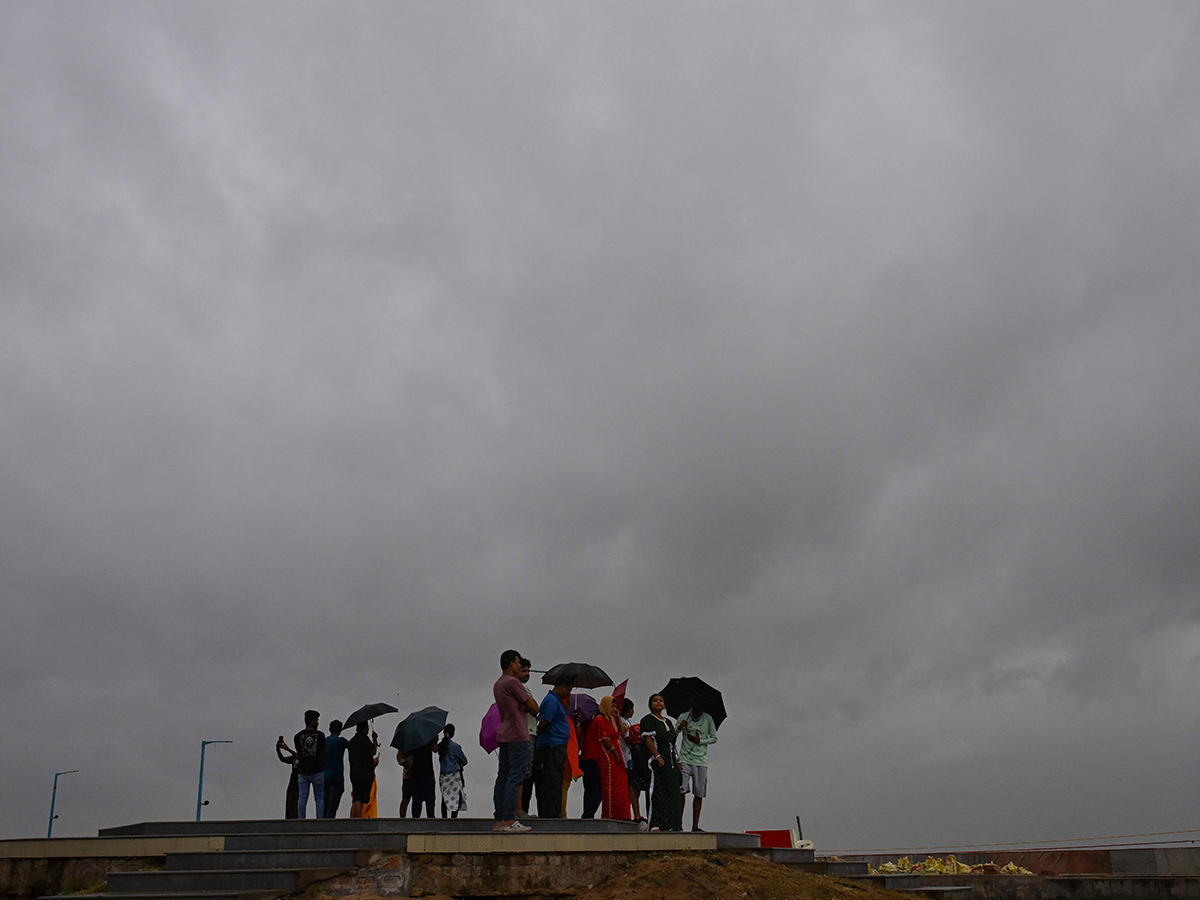 Cyclone Dana landfall Kolkata and Odisha Photos26