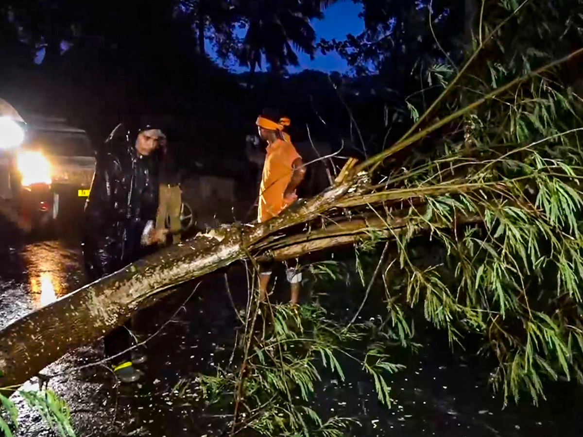 Cyclone Dana landfall Kolkata and Odisha Photos3