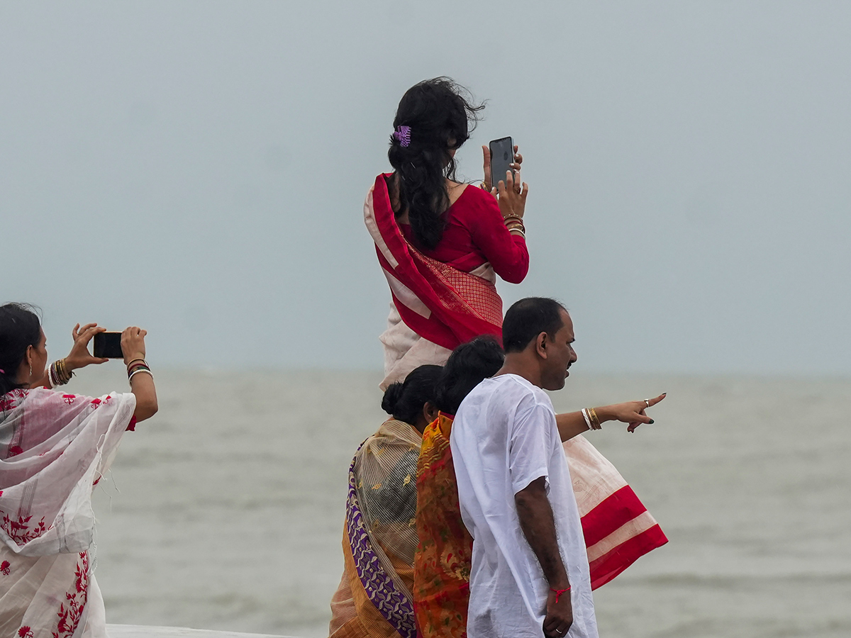 Cyclone Dana landfall Kolkata and Odisha Photos28