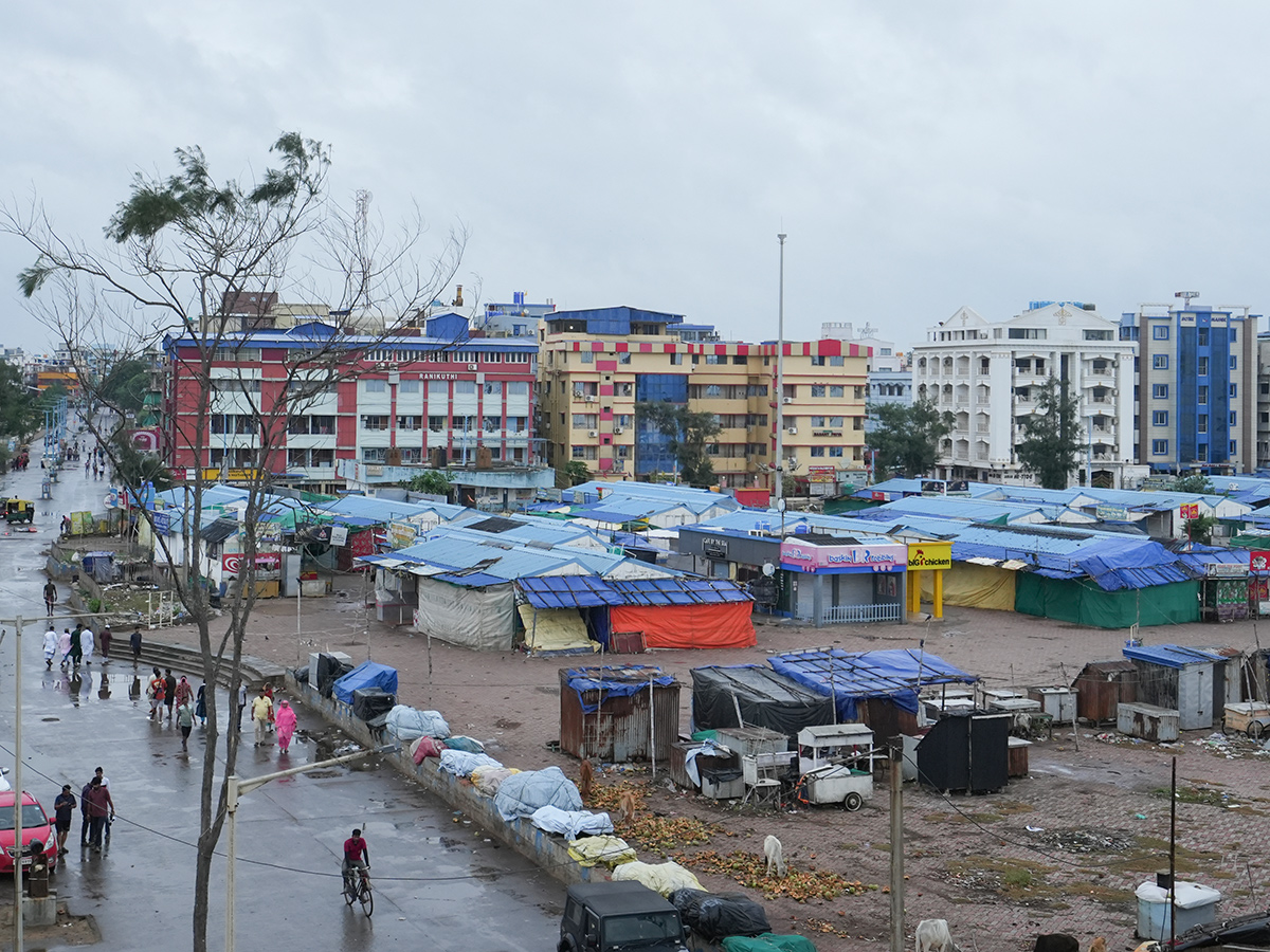 Cyclone Dana landfall Kolkata and Odisha Photos30