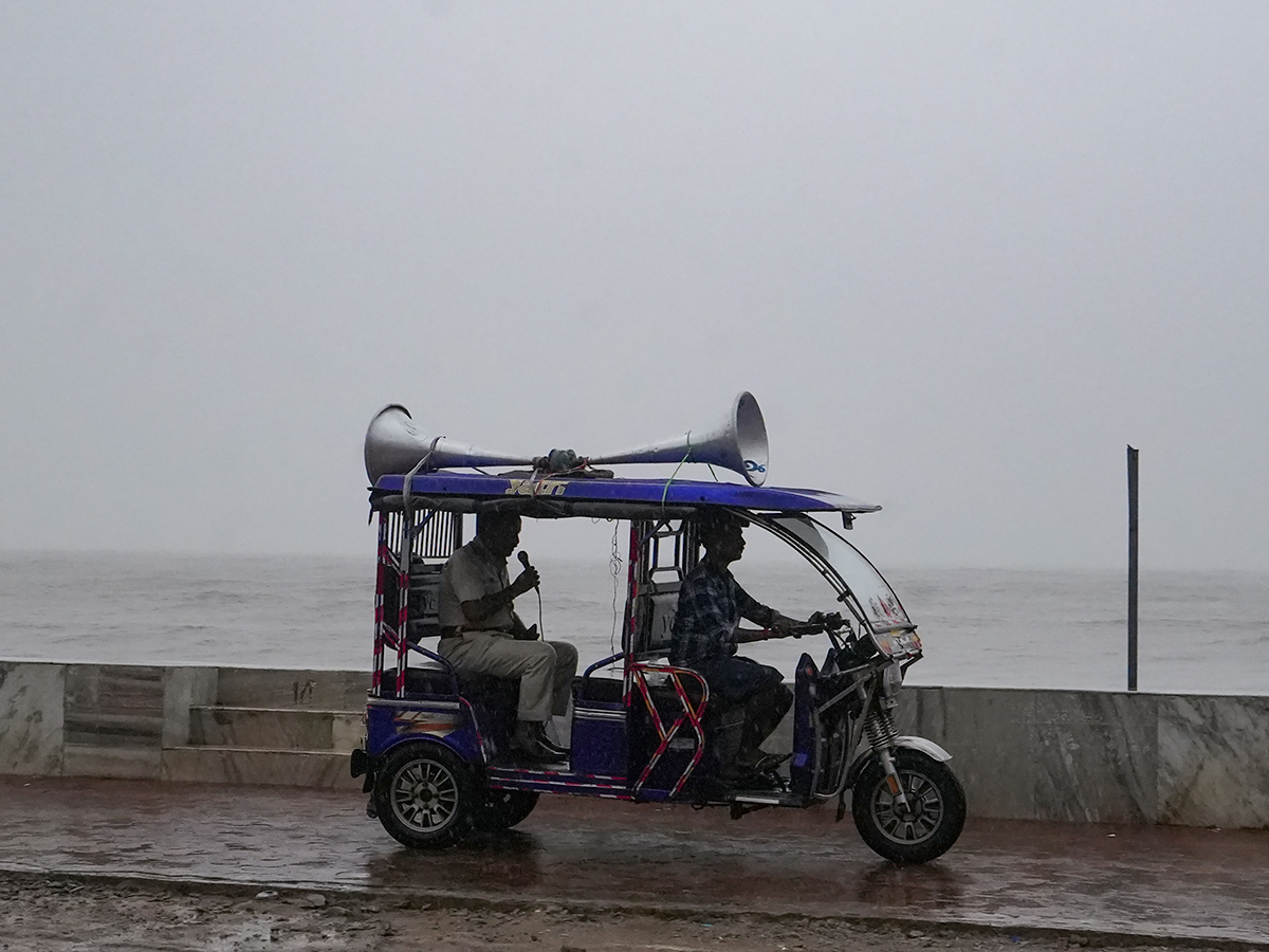 Cyclone Dana landfall Kolkata and Odisha Photos36