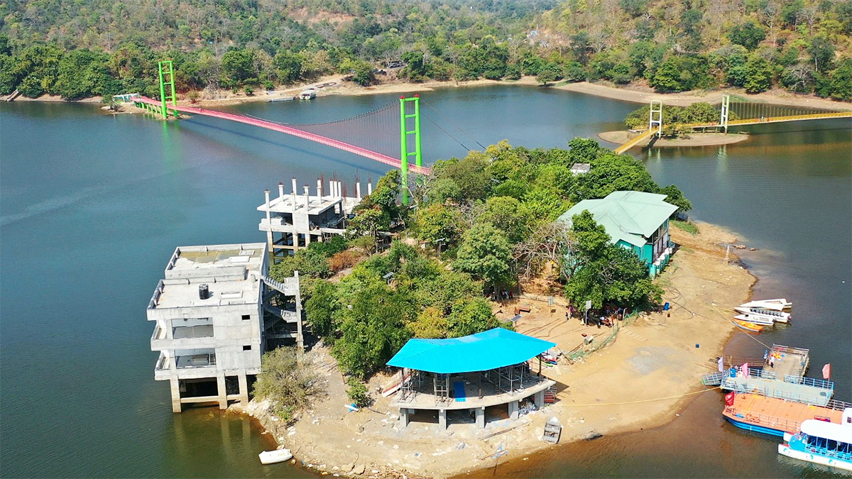 Laknavaram Lake is a lake in Govindaraopet mandal in Mulugu district24