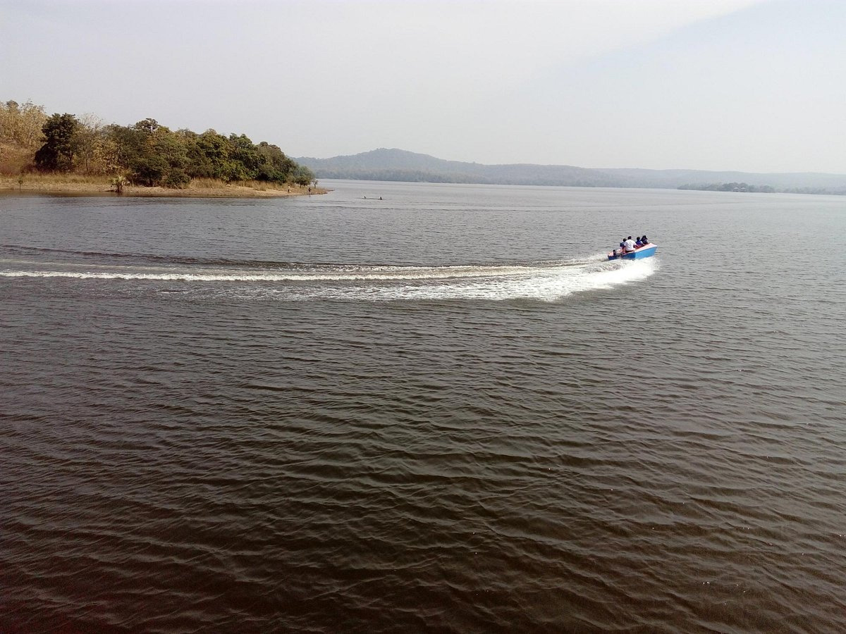 Laknavaram Lake is a lake in Govindaraopet mandal in Mulugu district3