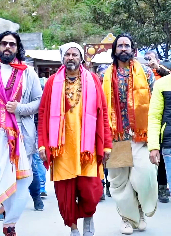 Manchu Vishnu and Manchu Mohan Babu Visuals at Kedarnath15