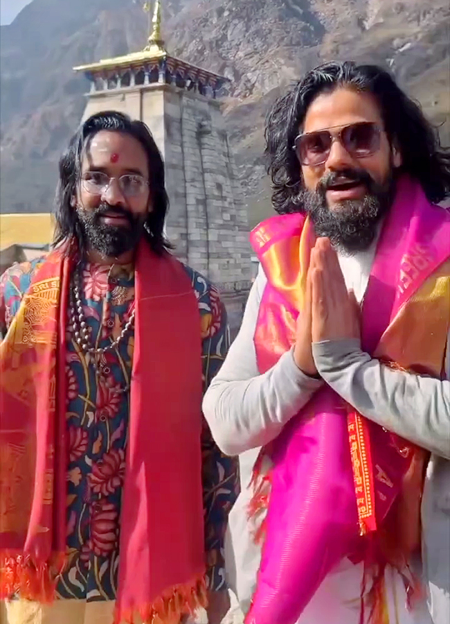 Manchu Vishnu and Manchu Mohan Babu Visuals at Kedarnath17