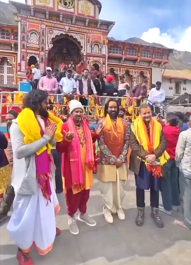 Manchu Vishnu and Manchu Mohan Babu Visuals at Kedarnath3