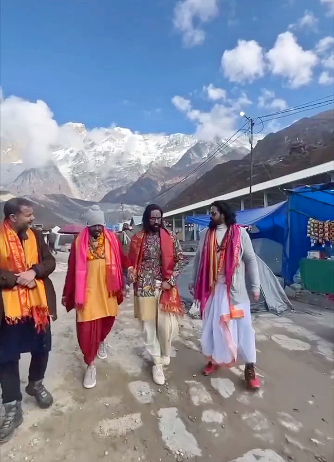 Manchu Vishnu and Manchu Mohan Babu Visuals at Kedarnath9