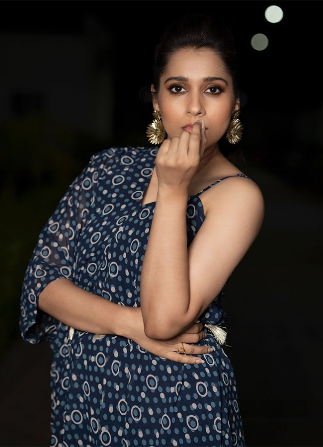 Actress Rashmi Gautam HD Photo Gallery10