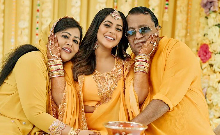 Actress Poorna Wedding Anniversary Pics Goes Viral in Social Media2