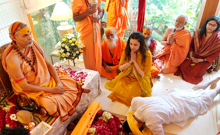 Parineeti Chopra-Raghav Chadha Feel 'Happy' As Shankaracharya Visits Their Delhi Residence for the 'Paduka Puja' Photos2