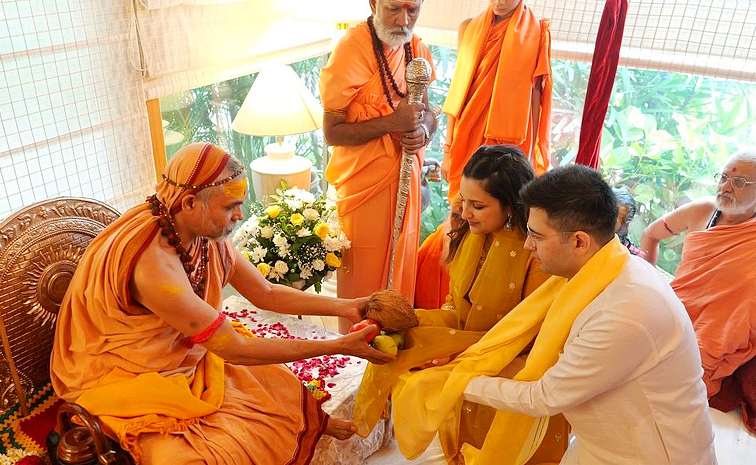 Parineeti Chopra-Raghav Chadha Feel 'Happy' As Shankaracharya Visits Their Delhi Residence for the 'Paduka Puja' Photos5