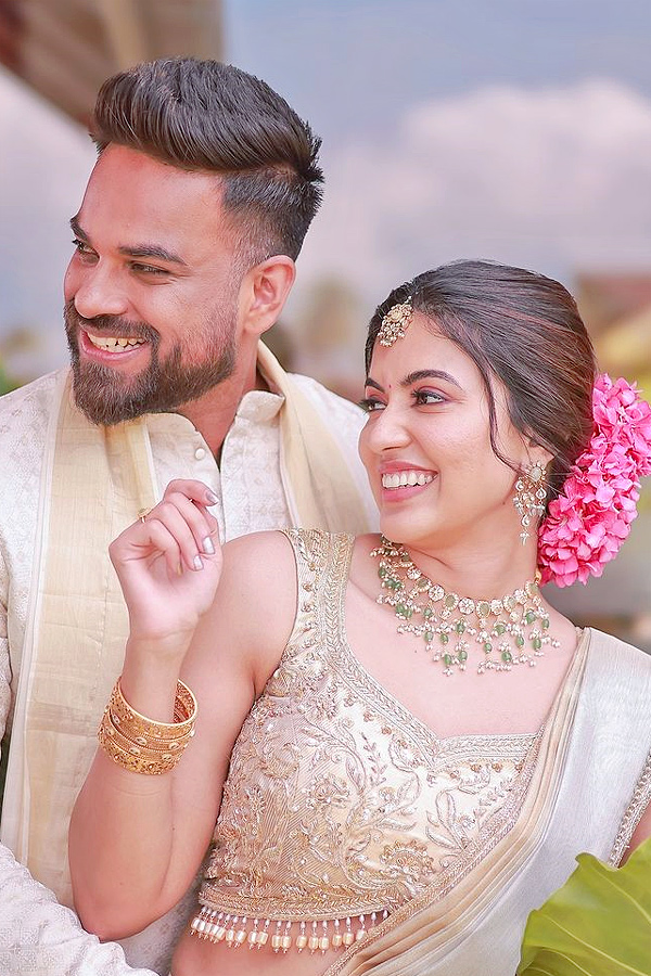 Tollywood Actress Anju Kurian Engagement Photos Goes Viral on Social Media11