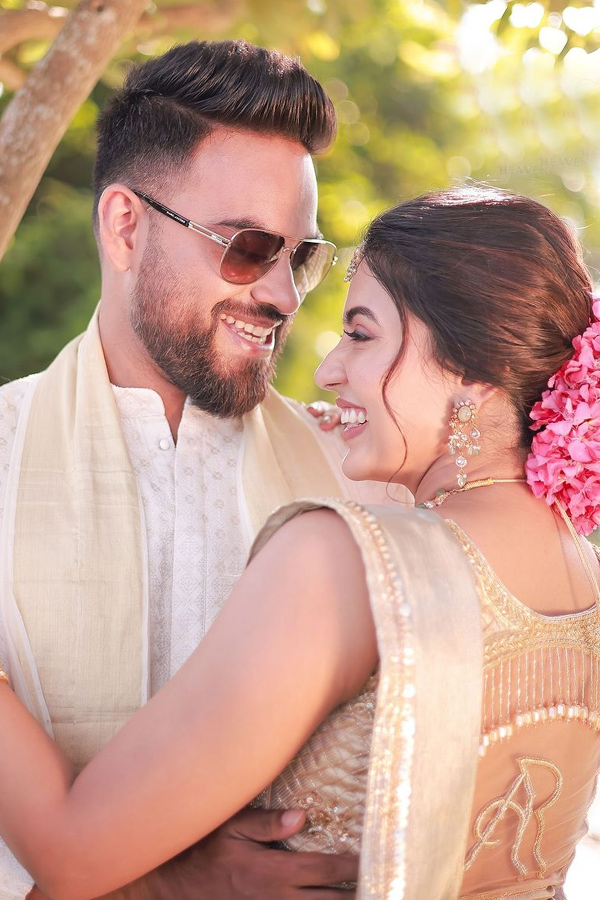 Tollywood Actress Anju Kurian Engagement Photos Goes Viral on Social Media4