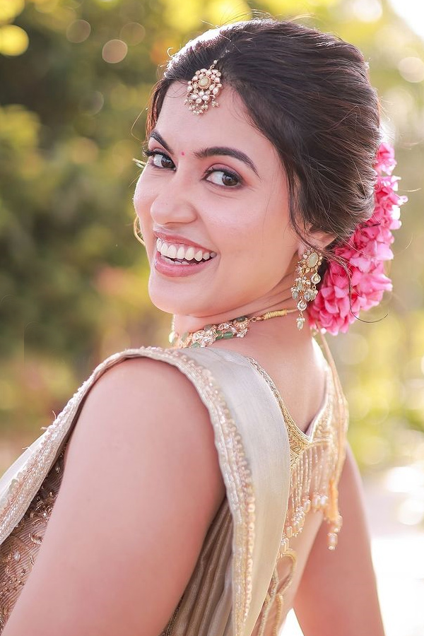 Tollywood Actress Anju Kurian Engagement Photos Goes Viral on Social Media5