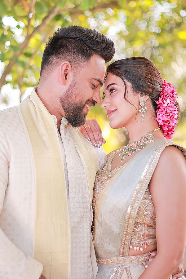 Tollywood Actress Anju Kurian Engagement Photos Goes Viral on Social Media9