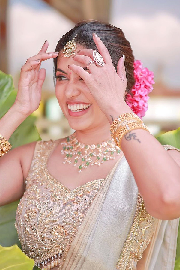 Tollywood Actress Anju Kurian Engagement Photos Goes Viral on Social Media10