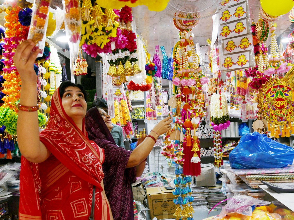 Diwali 2024 Shopping Buzz At Hyderabad3