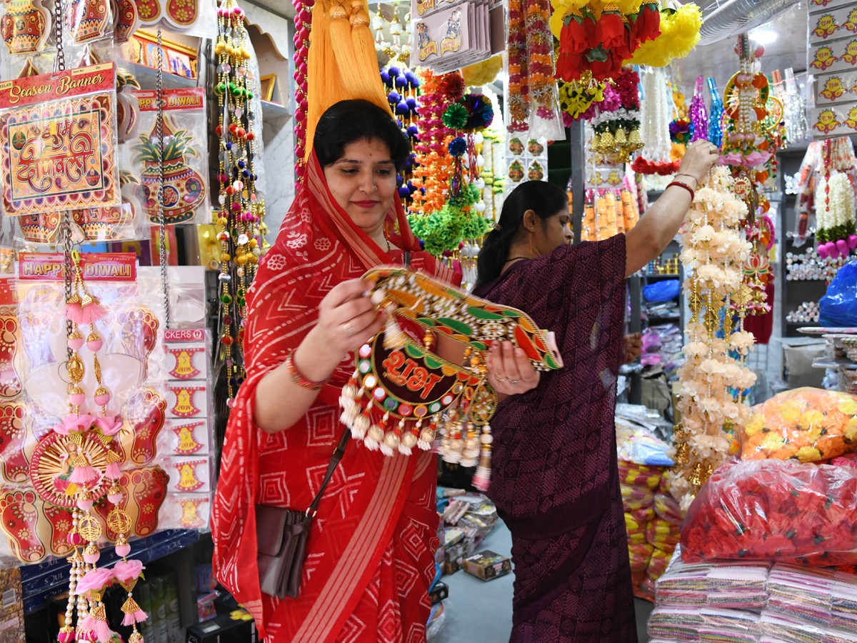 Diwali 2024 Shopping Buzz At Hyderabad4