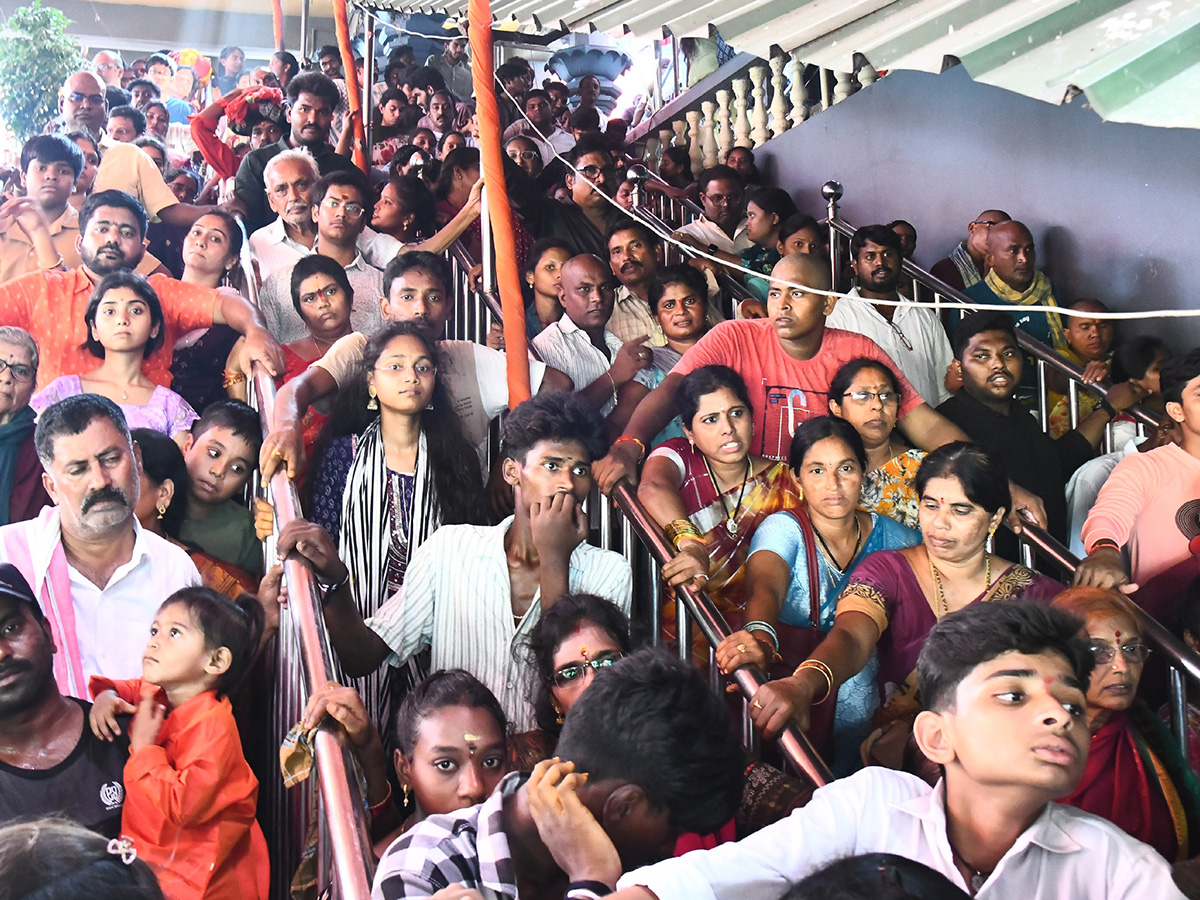 Heavy Rush at Vijayawada Durga Temple Photos2