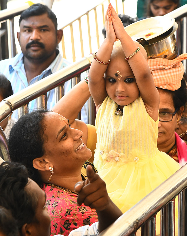 Heavy Rush at Vijayawada Durga Temple Photos24