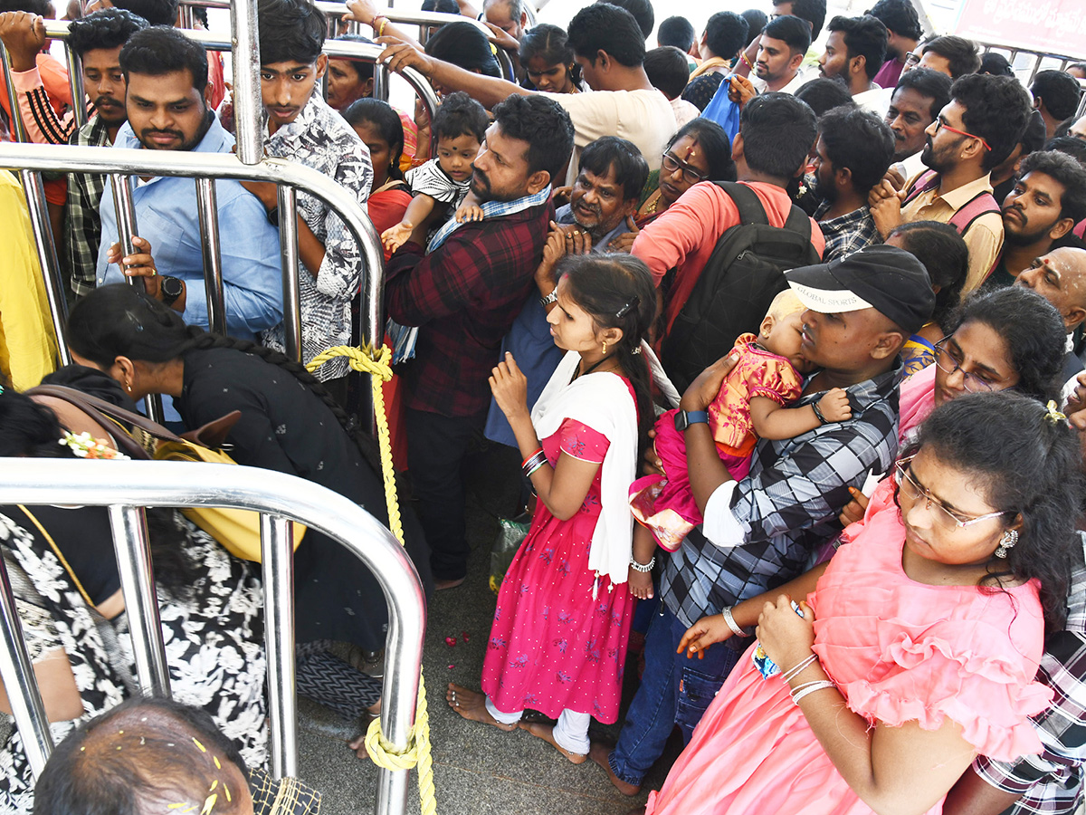 Heavy Rush at Vijayawada Durga Temple Photos4