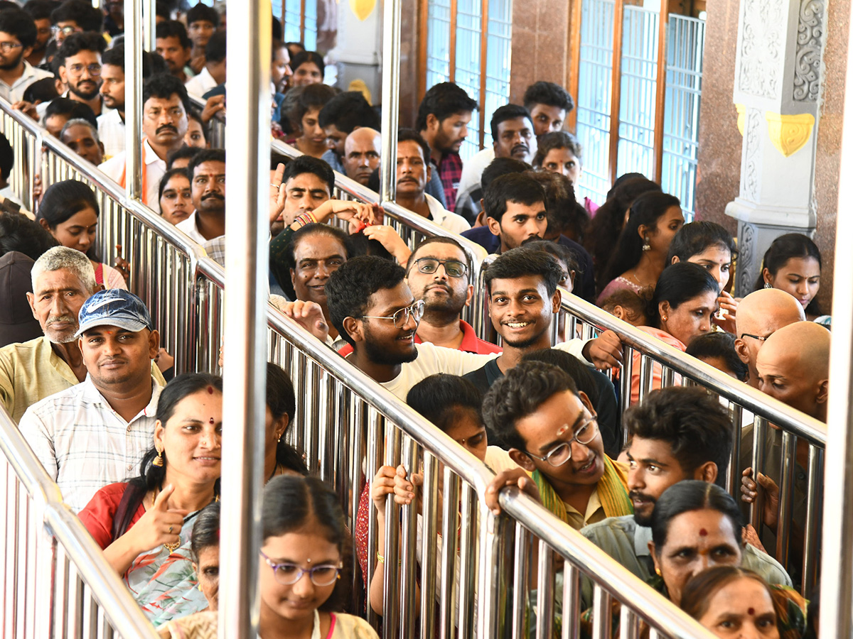 Heavy Rush at Vijayawada Durga Temple Photos5