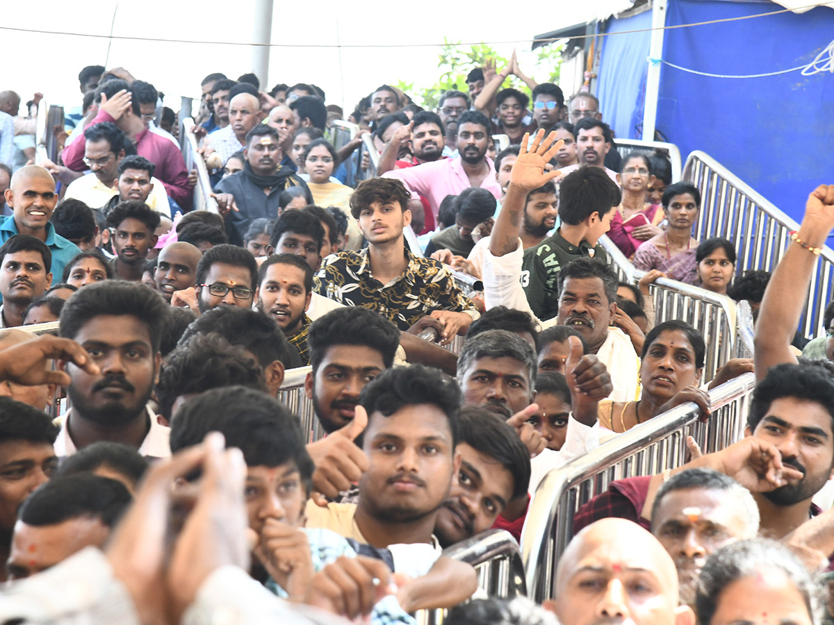 Heavy Rush at Vijayawada Durga Temple Photos6