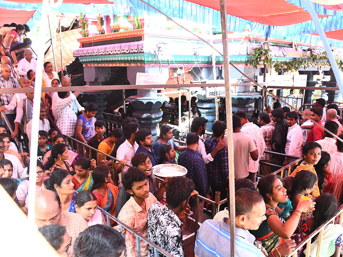 Heavy Rush at Vijayawada Durga Temple Photos7