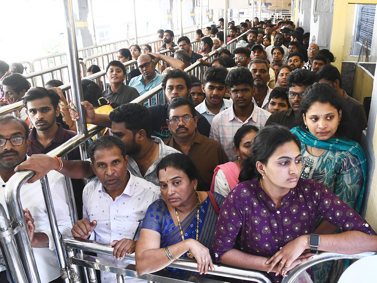 Heavy Rush at Vijayawada Durga Temple Photos9