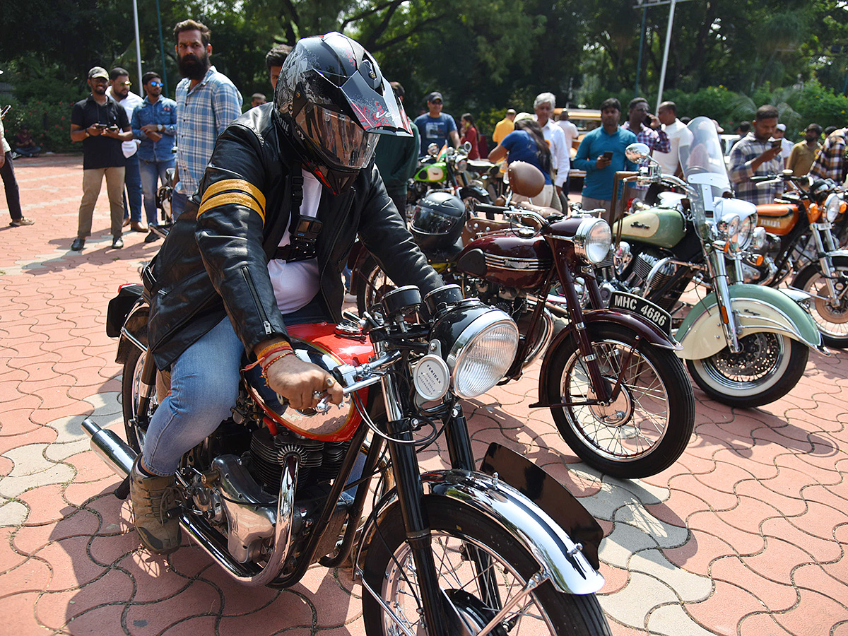 Vintage cars at cars n coffee Hyderabad14