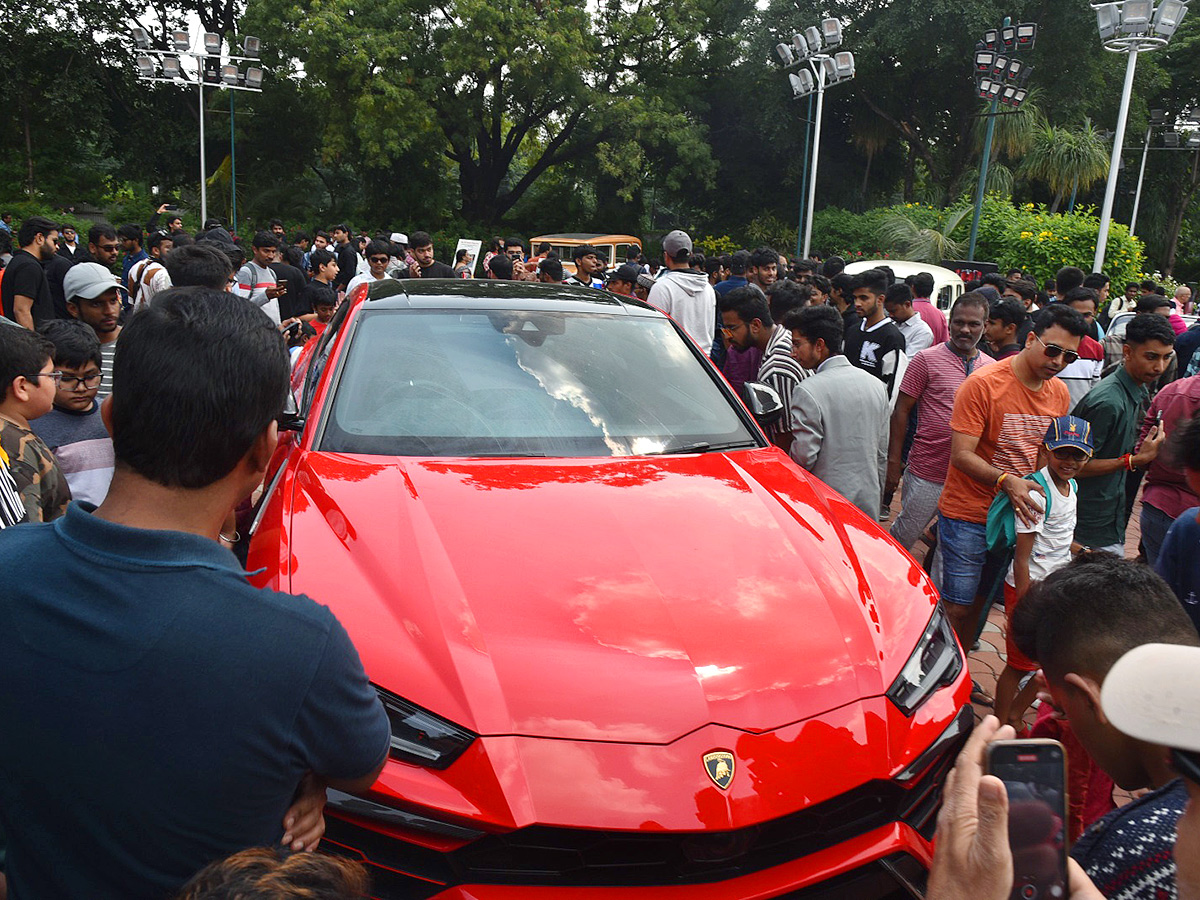 Vintage cars at cars n coffee Hyderabad2