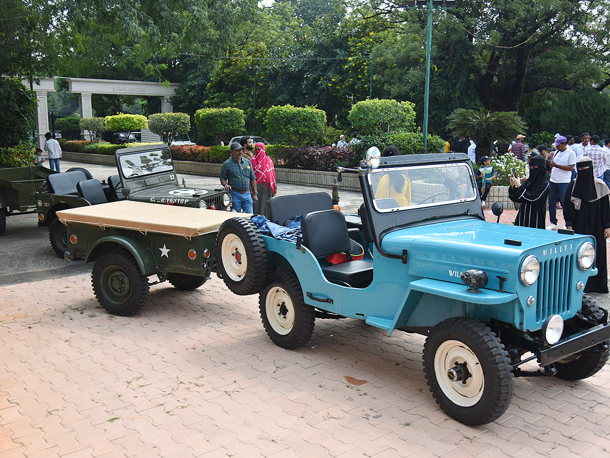 Vintage cars at cars n coffee Hyderabad9