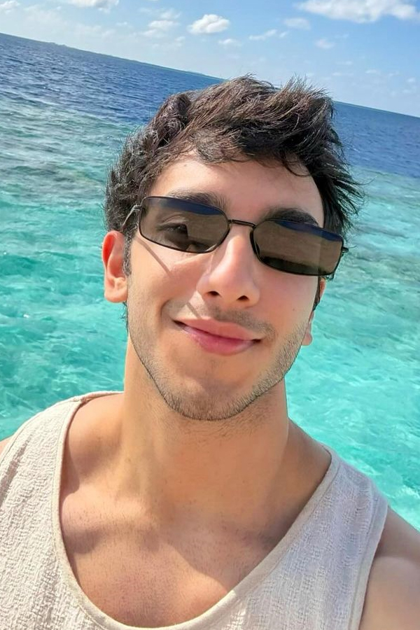 Janhvi Kapoor Maldives trip with boyfriend? Photos9