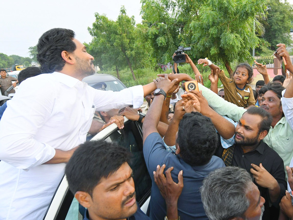 YS Jagan To Visit Pulivendula Today, To Interact And Spend Time With Pulivendula Public Photos7